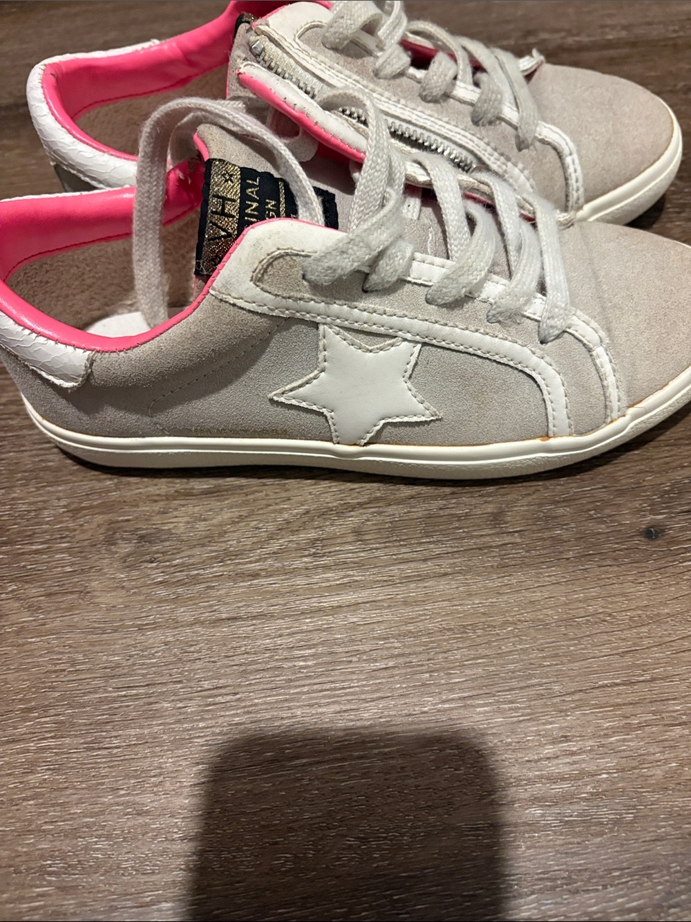 Vintage Havana Kids Suede Star Sneaker in Light Gray with Pink Lining